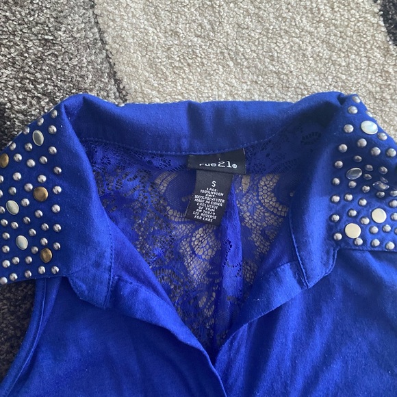 Rue 21 blue royal sleeveless button down shirt - Picture 3 of 6